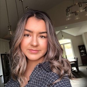 Meet your Posher, Dayna